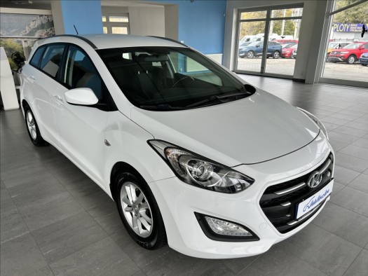 Hyundai i30 1,6 99kW,SERVISKA,1.MAJITEL,ČR