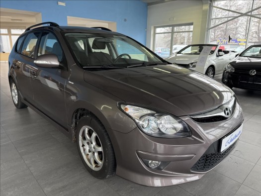 Hyundai i30 1,6 SERVISKA,ČR,2.MAJITEL