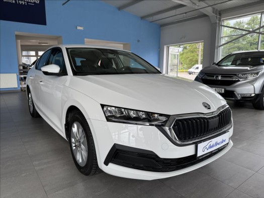 Škoda Octavia 1,5   TSI,110kW,1.MAJ,SERVISKA,ČR.