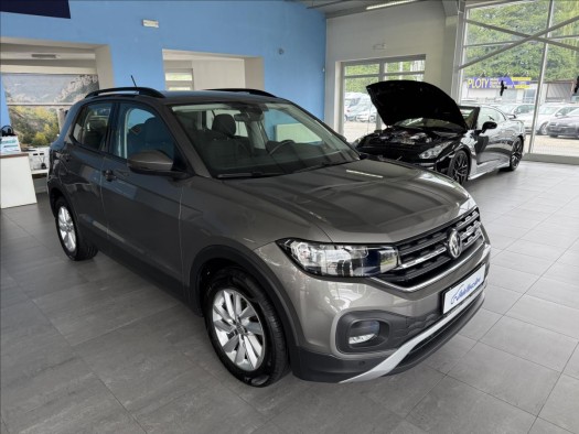 Volkswagen T-Cross 1,0 TSI LIFE,1.MAJITEL,TAŽNÉ