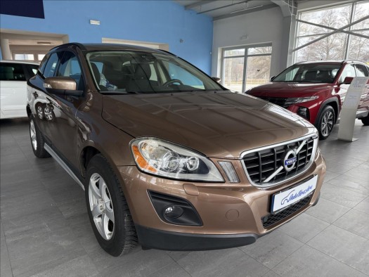 Volvo XC60 2,4   D4,120kW,SERVISKA,ČR,4x4