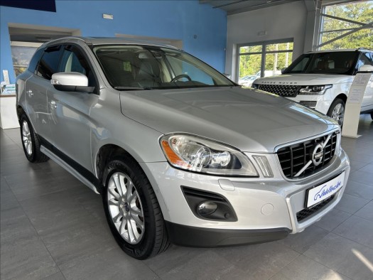 Volvo XC60 2,4 D5,4x4,TAŽNÉ,SERVISKA