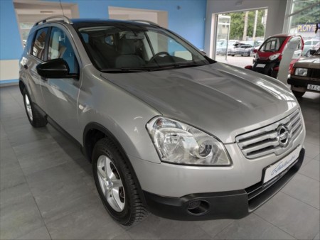 Nissan Qashqai 1,6 SERVISKA,7 MÍST,PANORAMA