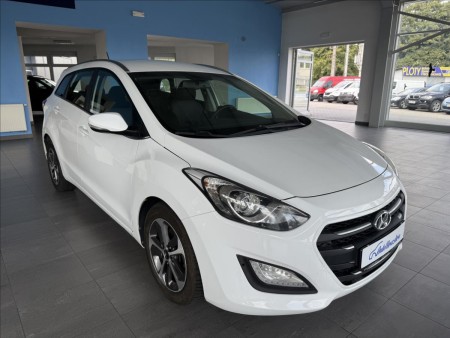 Hyundai i30 1,6   SERVISNÍ KNÍŽKA,ČR,TAŽNÉ