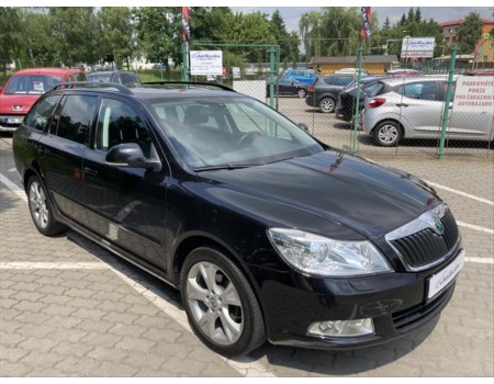 Škoda Octavia 1,4 TSI DSG SERVISNÍ KNÍŽKA