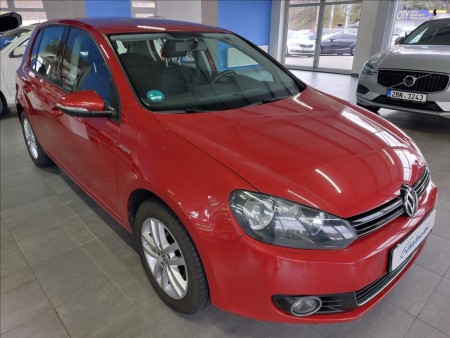 Volkswagen Golf 1,2 TSI,2.MAJ,SERVISKA,TAŽNÉ