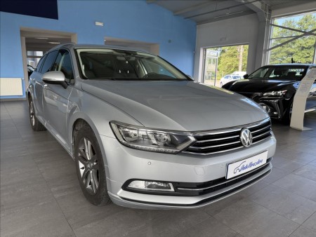 Volkswagen Passat 2,0   TDI 110kW,SERVISKA,DSG