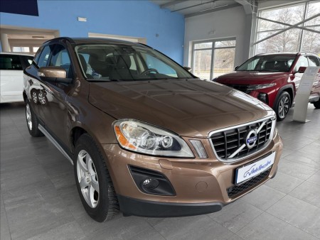 Volvo XC60 2,4   D4,120kW,SERVISKA,ČR,4x4